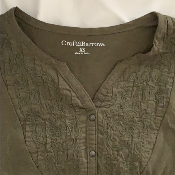 Croft & barrow  olive green top - Picture 4 of 4